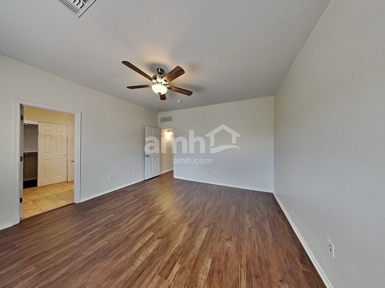 Building Photo - 447 E Placita Lezna