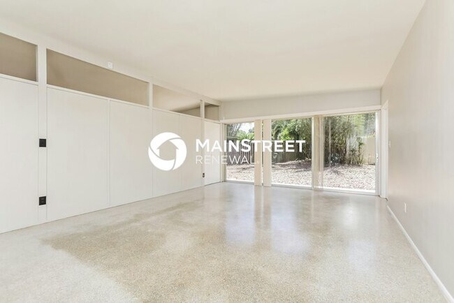 Building Photo - 4 Bedroom Pet-Friendly Home in Edgewood, FL with Main Street Renewal