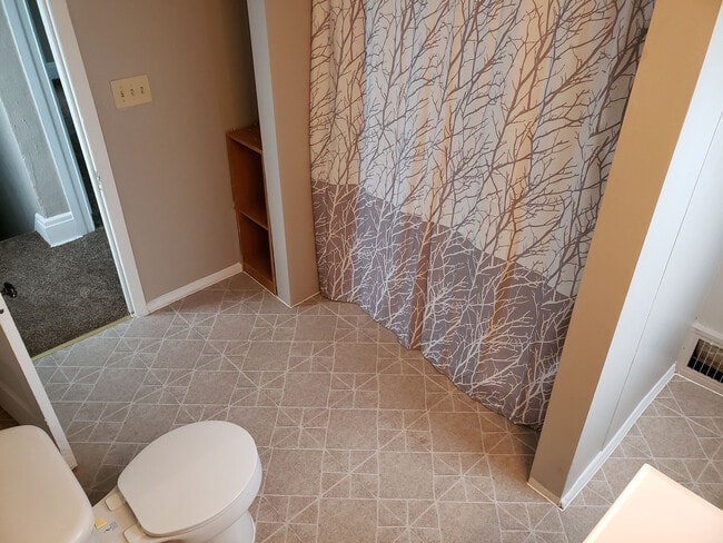 Building Photo - $599 Security Deposit Special for Lease!