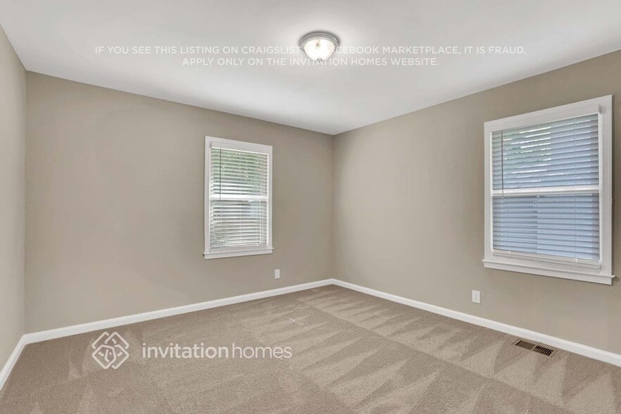 Building Photo - 2922 Meadowview Dr SE
