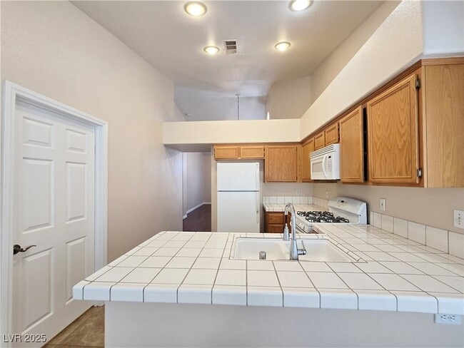 Building Photo - 1825 Lyell Canyon Ln