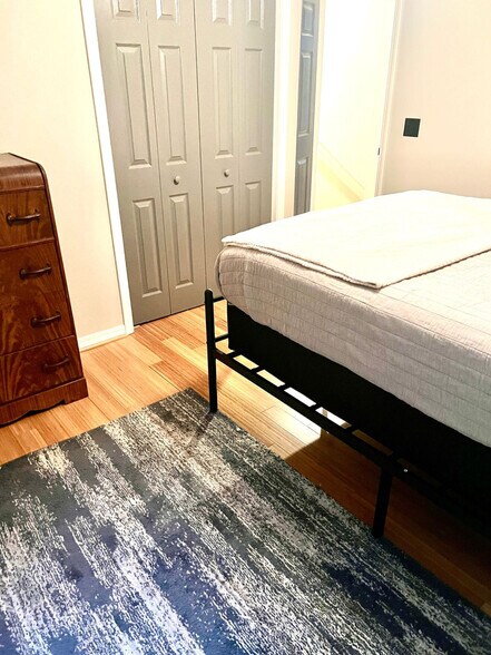 Building Photo - 1072 Valley View Dr