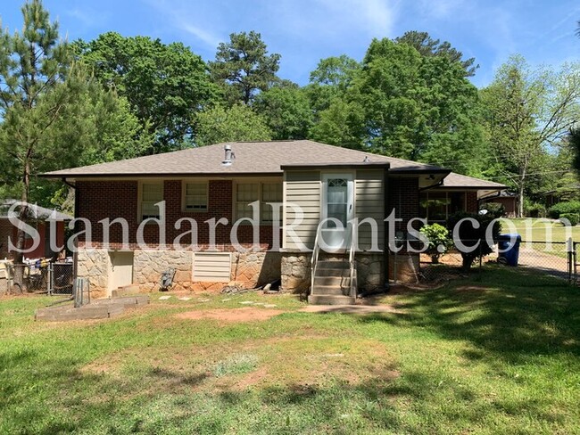 Building Photo - 425 Carey Dr SE