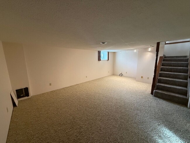 Building Photo - Large  two bedroom, two bathroom, pet friendly home!