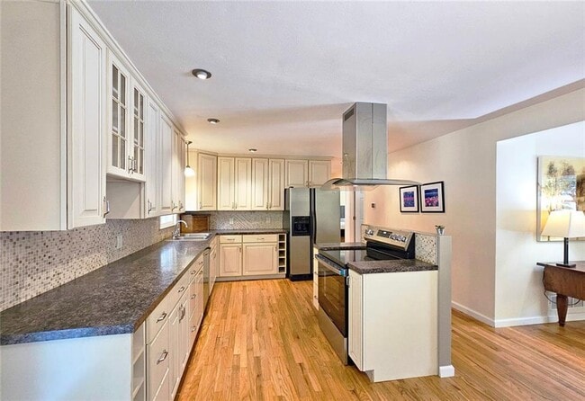 Building Photo - 194 Kenneth Dr