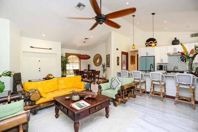 Building Photo - **TROPICAL PARADISE**3BEDS/2BATH POOL HOME...