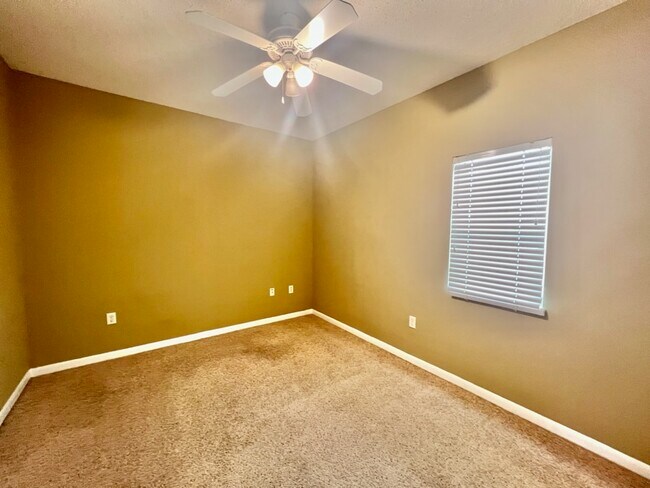Building Photo - 321 Bream Ave