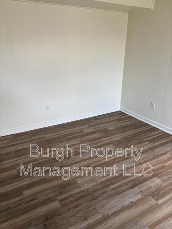 Building Photo - 129 Chess St