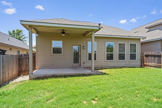 Building Photo - 220 Chickadee Ln