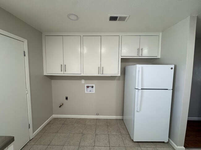 Building Photo - 1800 Orange St