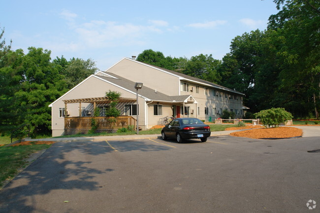 Building Photo - Capital Gardens