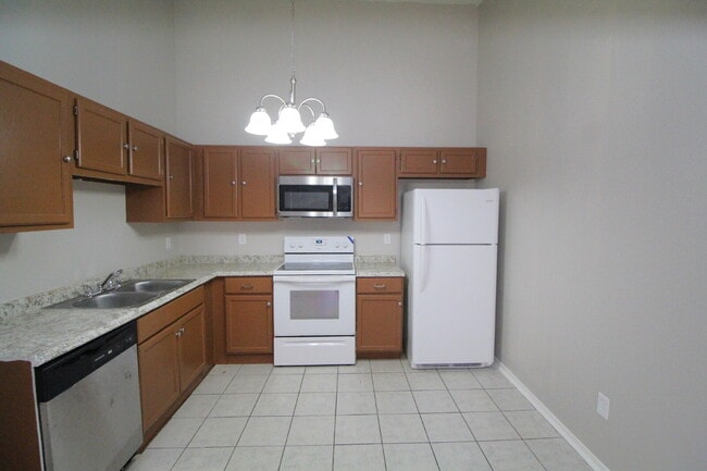 Building Photo - Updated 2-Bedroom Apartment with Private P...