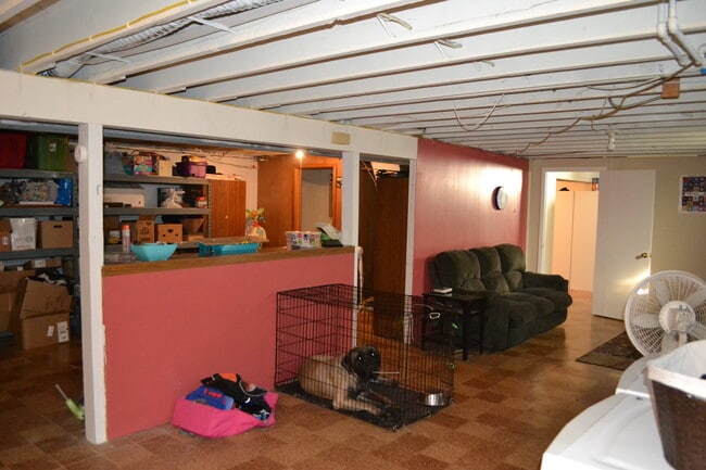 Building Photo - Nice 3-4 Br, 2 Bath Ranch style home, fenced in yard, garage, patio, full basement