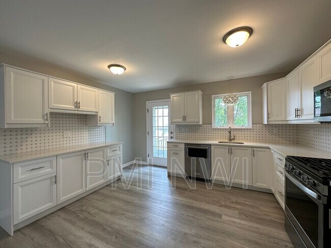 Building Photo - 219 Sandalwood Dr