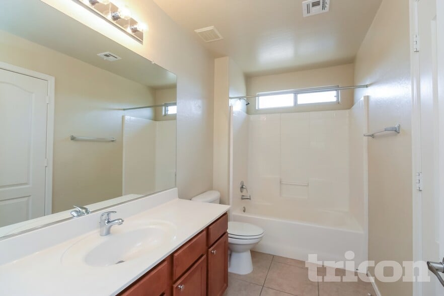 Building Photo - 44369 W Oster Dr