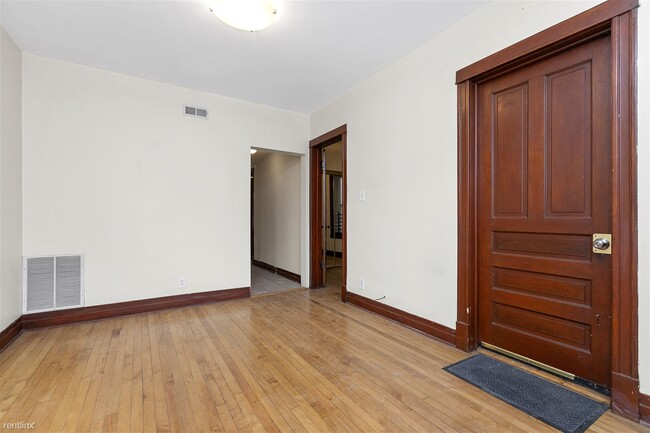 Building Photo - 2 br, 1 bath Condo - 1719 N Wood St Apt 1