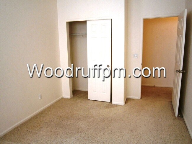 Building Photo - 3 Bed End Unit Townhome near Old Town Arvada