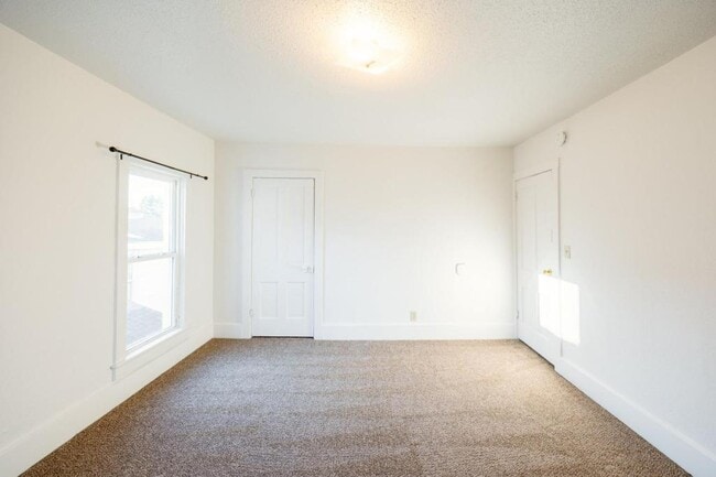 Building Photo - 317 W 4th St