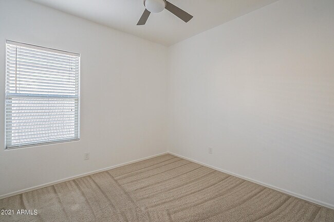 Building Photo - 2669 E Bellerive Dr