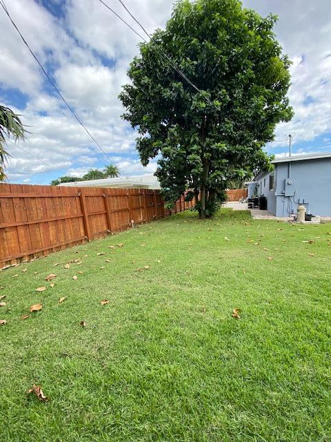 Building Photo - 6601 Lake Clarke Dr