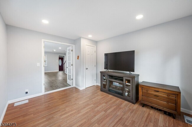 Building Photo - 125 Meisel Ave