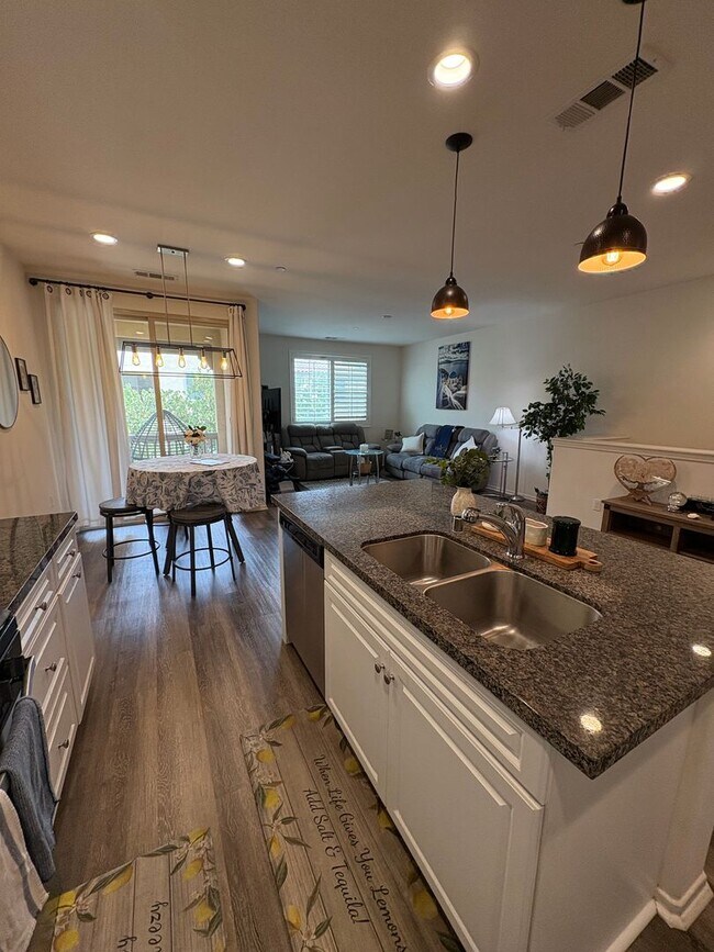 Building Photo - 3160 E Yountville Dr