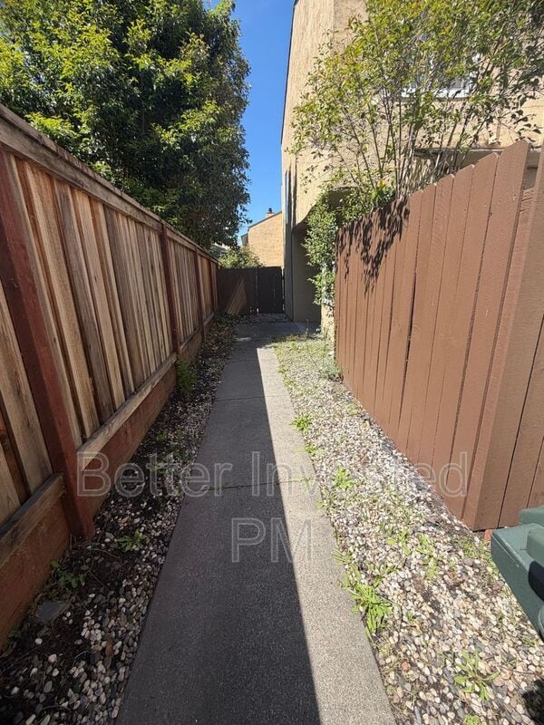 Building Photo - 2808 Tachevah Dr