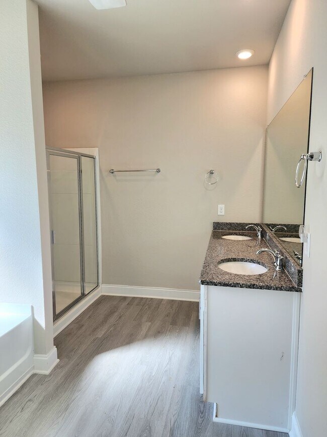 Building Photo - 3/2 home in Aventura subdivision
