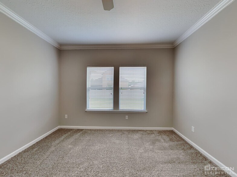 Building Photo - 10149 Dogwood Creek Dr
