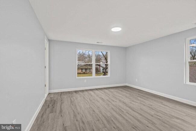 Building Photo - 34 Hinsdale Ln
