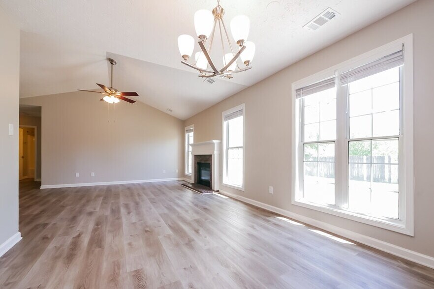 Building Photo - 260 Landing Dr