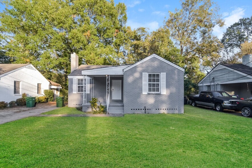 Building Photo - 211 Bradley Dr