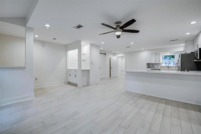 Building Photo - 5541 Aspen St