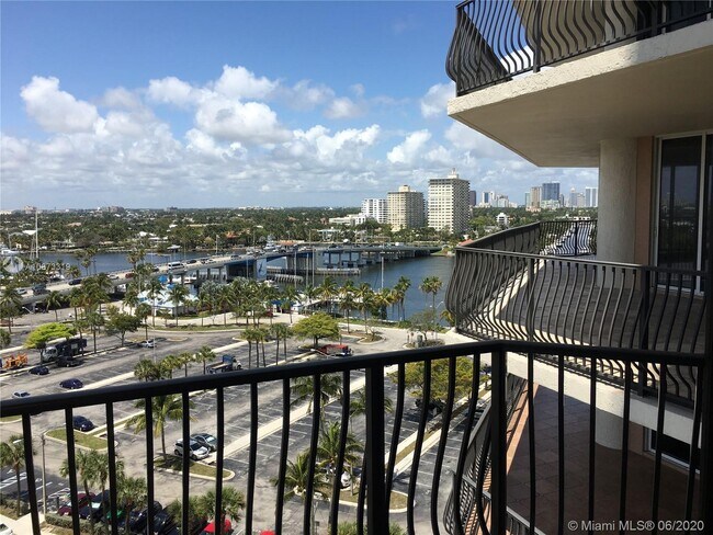 Building Photo - 100 S Birch Rd