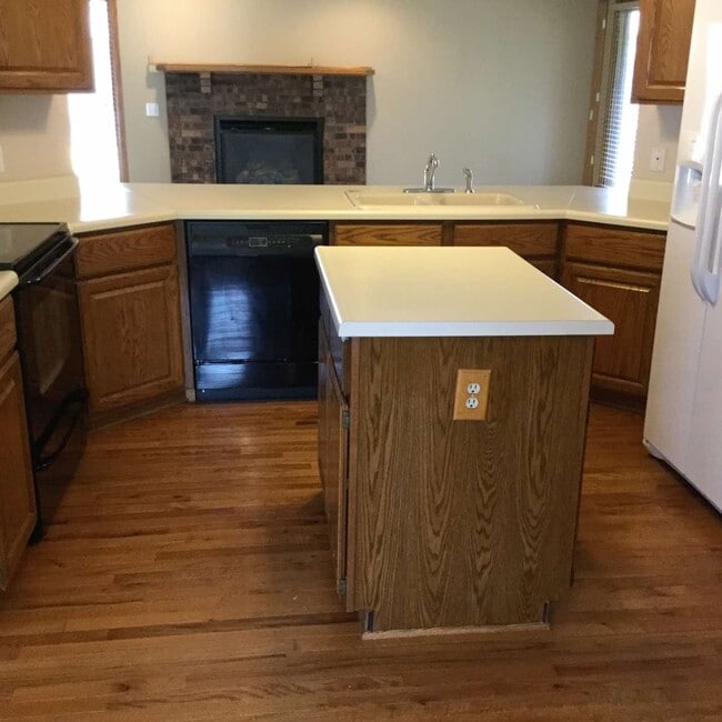 Building Photo - 7221 Hyperion Point Dr