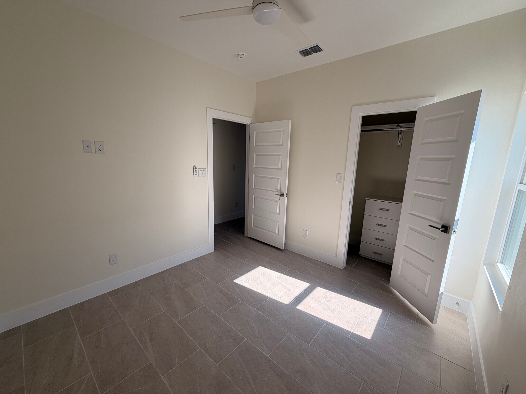 Building Photo - 609 N Alexandrite Ave