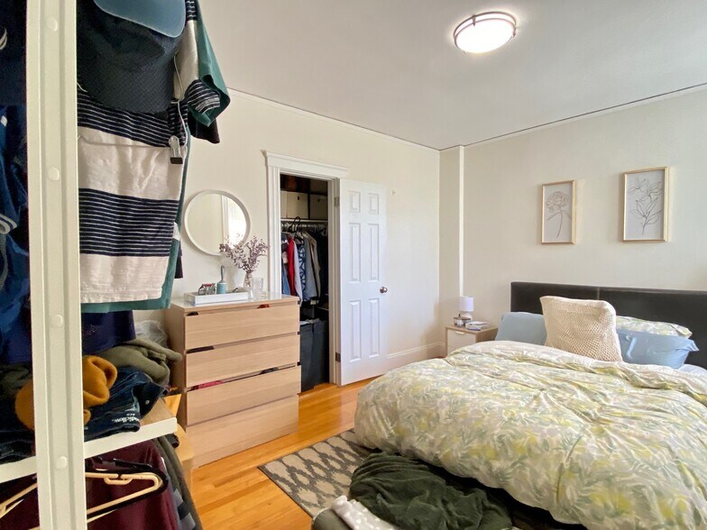 Building Photo - 1860 Commonwealth Ave