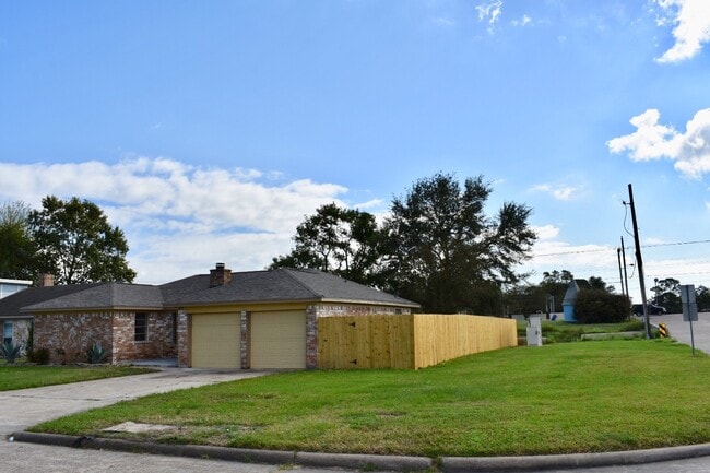 Building Photo - 521 26th Ave N