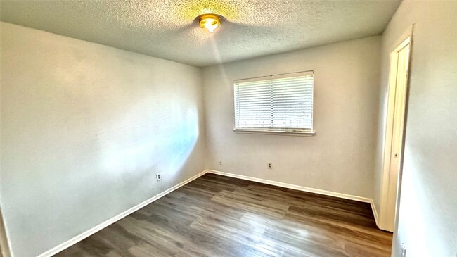 Building Photo - 2511 Maple Tree Ct