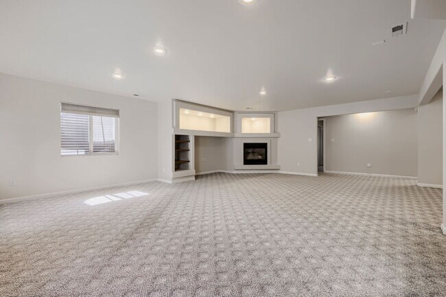 Building Photo - 9506 Hollydale Ct