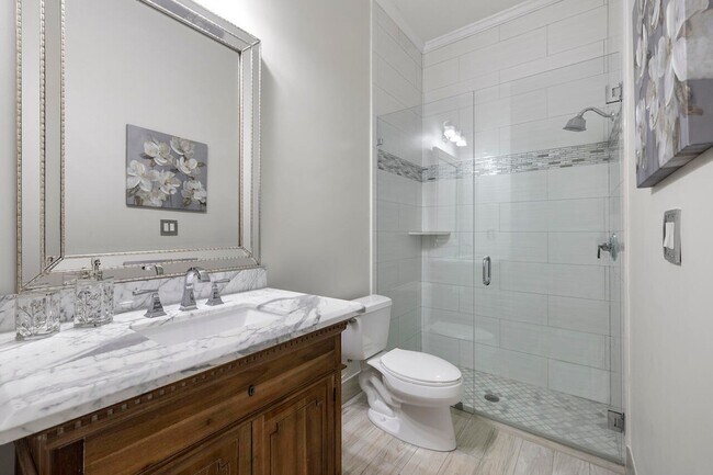 Building Photo - 856 Forest Glen Ln