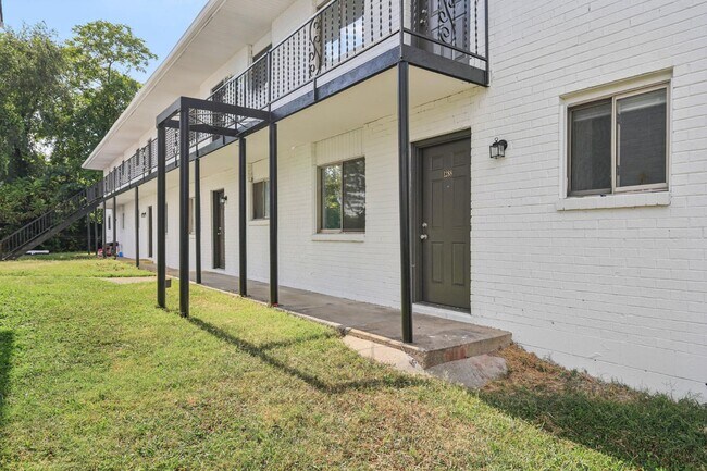 Building Photo - The Flats at 1200