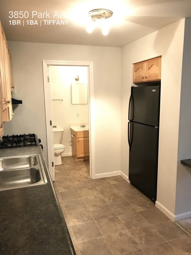 Building Photo - 3850 Park Ave