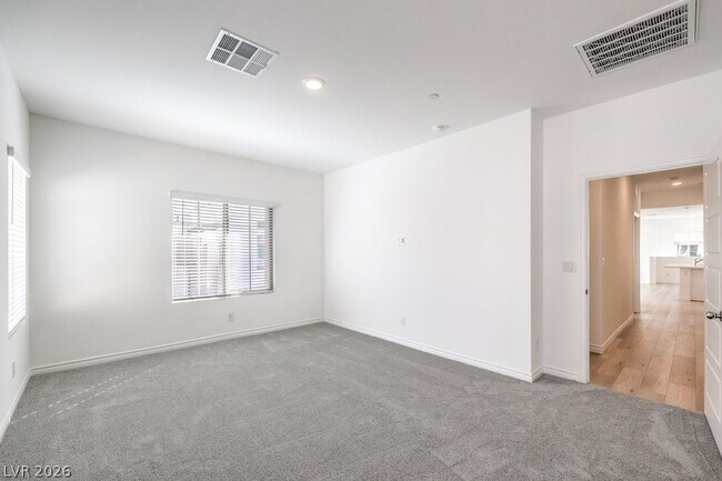 Building Photo - 600 N Carriage Hill Dr