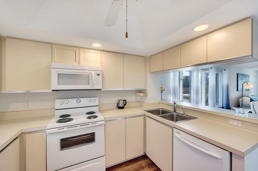 Building Photo - 1645 Spoonbill Ln