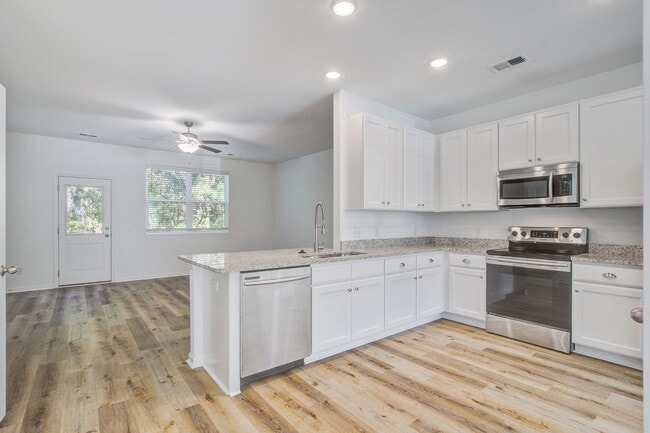 Building Photo - 200 Woodward Rd