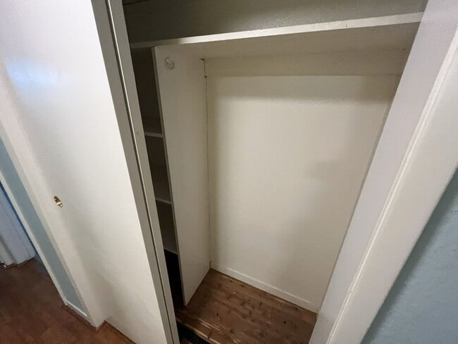 Building Photo - 1523 Hood Rd