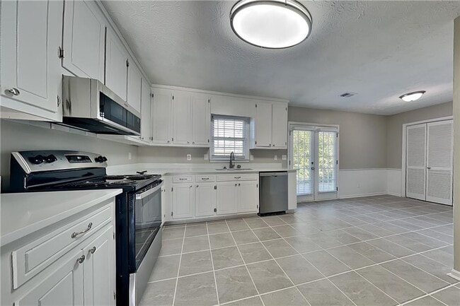 Building Photo - 2219 N Landing Run