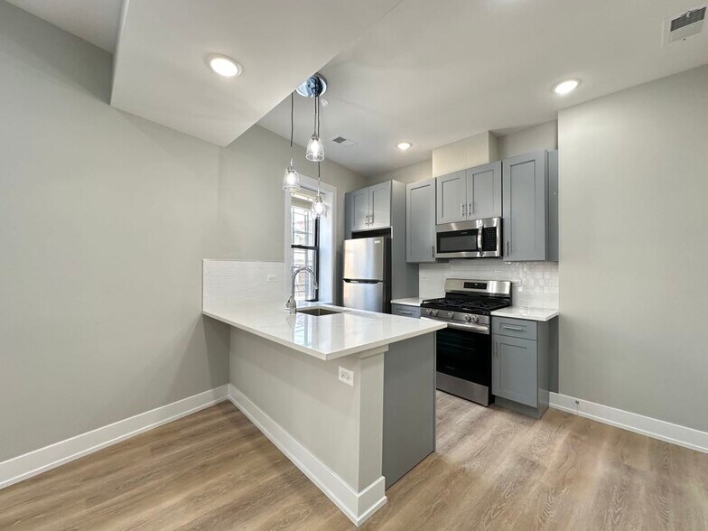 Building Photo - 437 W Belden Ave