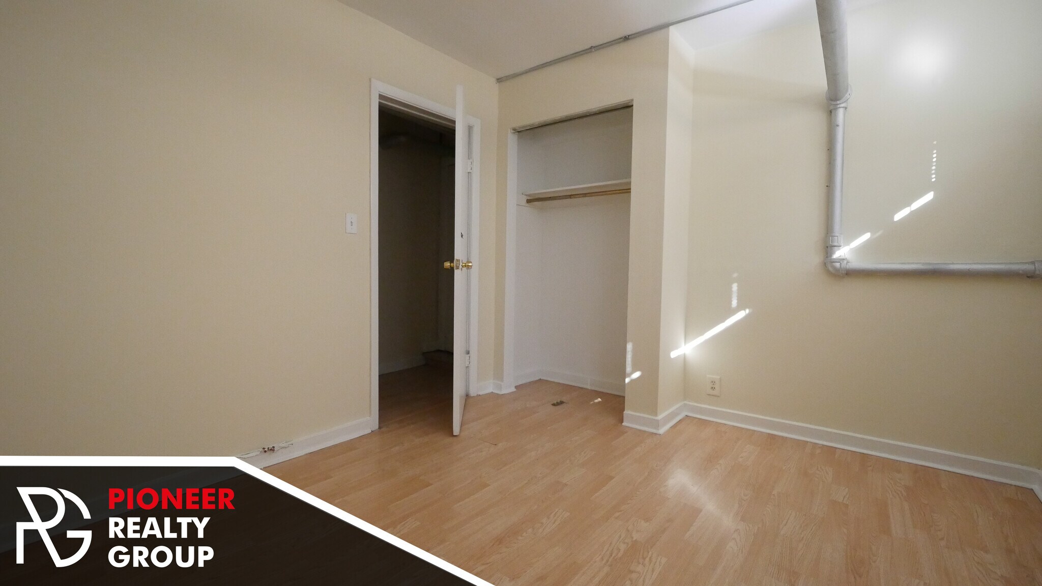 Building Photo - 4433 N Wolcott Ave